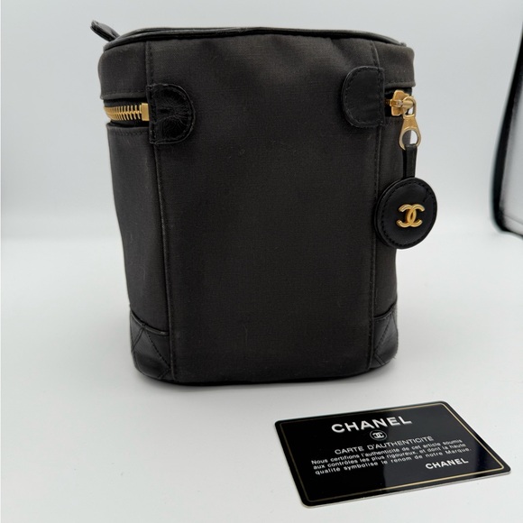 CHANEL Black Cosmetic Case with Gold Zipper - Picture 2 of 12